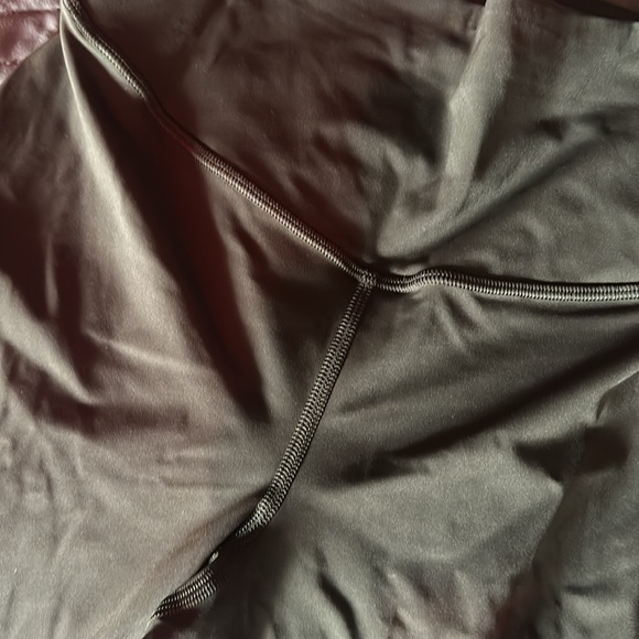 Lululemon Base Pace 31” High Rise Tight Dark Olive NWT - Picture 2 of 3